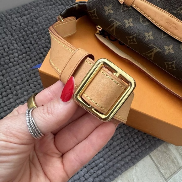 Louis Vuitton Discontinued Monogram Bumbag - Picture 9 of 12